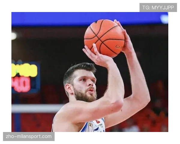 拉科塞维奇身高两米零八传统中锋 主要做护框挡拆二次进攻